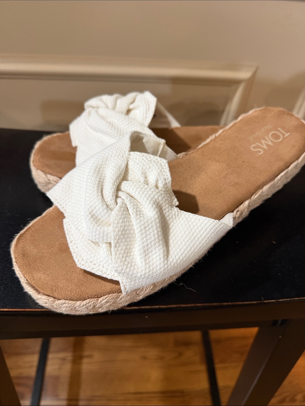 TOMS Women’s White Knot Espadrille Slide Sandals Size 8